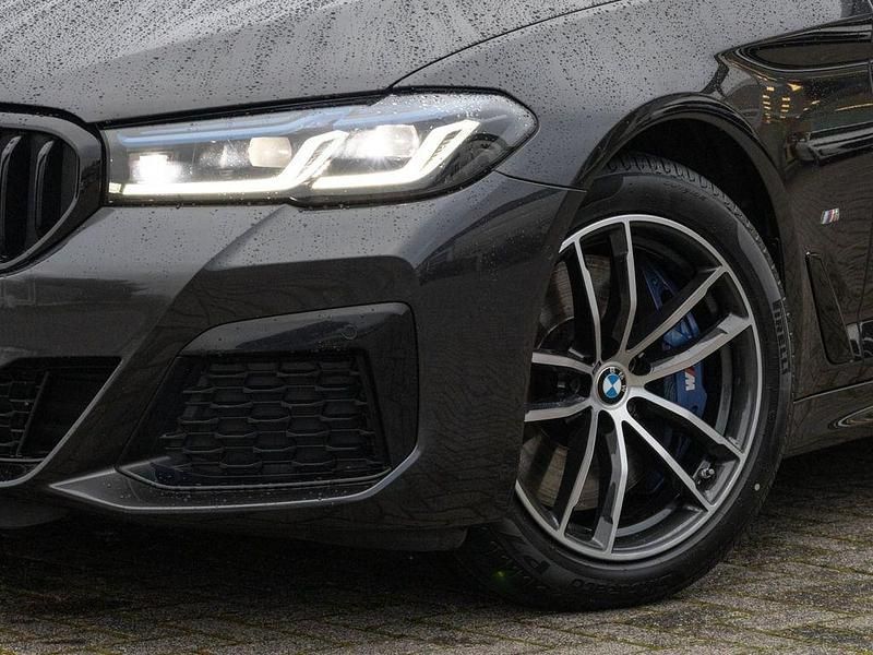 Gebraucht BMW 530 Performance 286 PS (210 kW) 2022 Sophistograu brillanteffekt Limousine