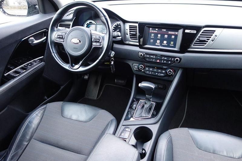 Gebraucht Kia Niro Vision 105 PS (77 kW) 2017 Platinum graphite SUV