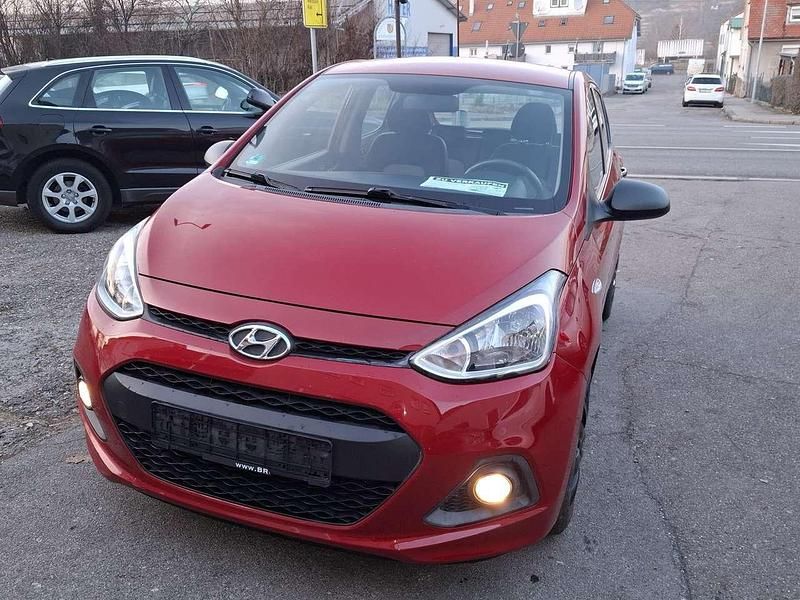 Gebraucht Hyundai i10 Classic 67 PS (49 kW) 2014 Red passion / mic Kleinwagen