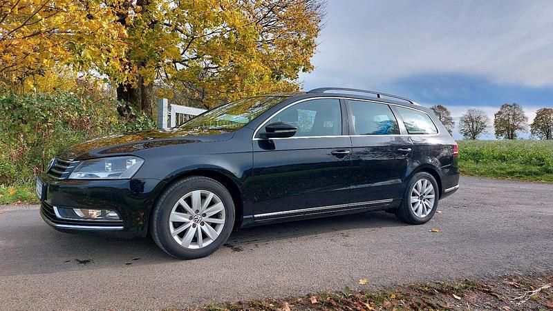 Schwarz Gebraucht 2014 VW Passat Kombi | 6.999 € (Fairer Preis) - Bild 1/4