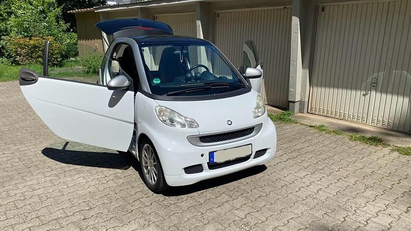 Weiß Gebraucht 2010 Smart ForTwo Coupé Passion Coupé | 4.000 € (Fairer Preis) - Bild 1/4