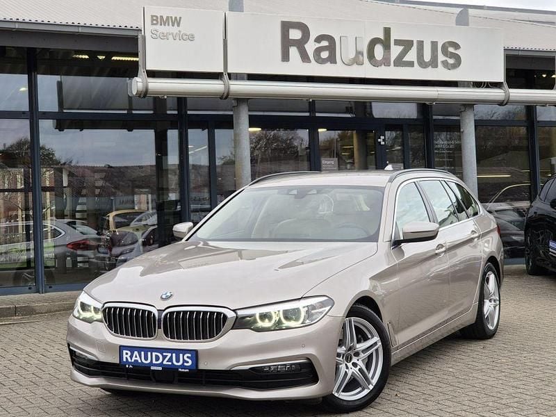 Kaschmirsilber metallic Gebraucht 2018 BMW 530 Kombi | 24.900 € (Superpreis) - Bild 1/4