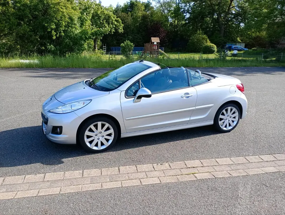 Gebraucht Peugeot 207 CC Allure 120 PS (88 kW) 2012 Silber Cabrio