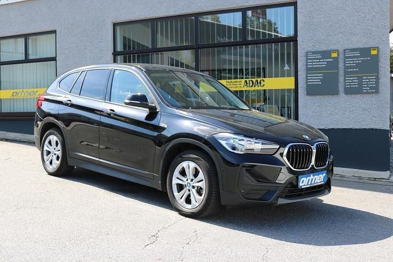 Schwarz Gebraucht 2022 BMW X1 Advantage SUV | 21.939 € (Superpreis) - Bild 1/4