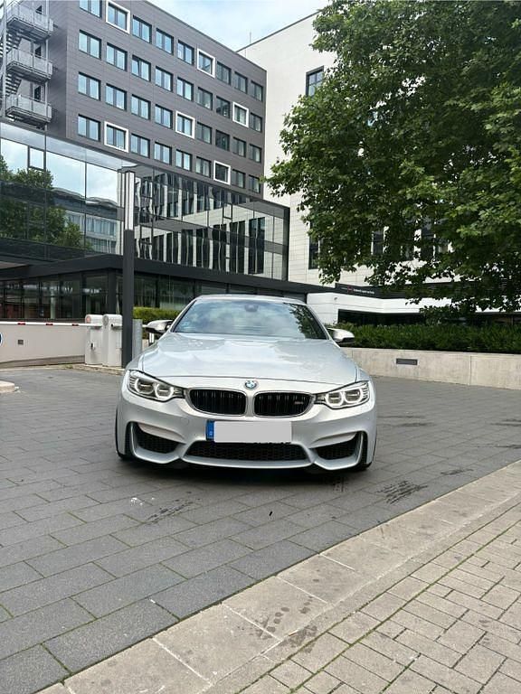 Silber Gebraucht 2015 BMW M4 Cabriolet Performance Cabrio | 40.300 € (Fairer Preis) - Bild 1/4