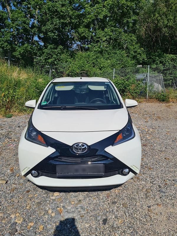 Weiß Gebraucht 2014 Toyota Aygo Kleinwagen | 7.000 € (Fairer Preis) - Bild 1/4
