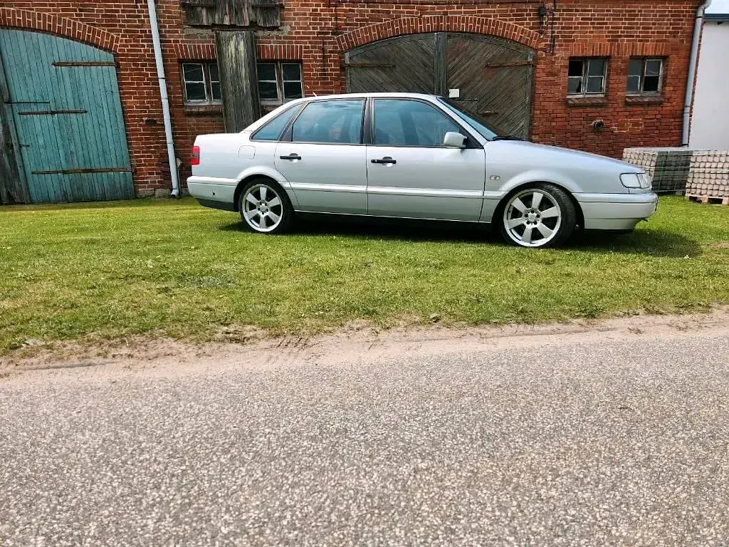 Gebraucht VW Passat 174 PS (127 kW) 1996 Silber Limousine