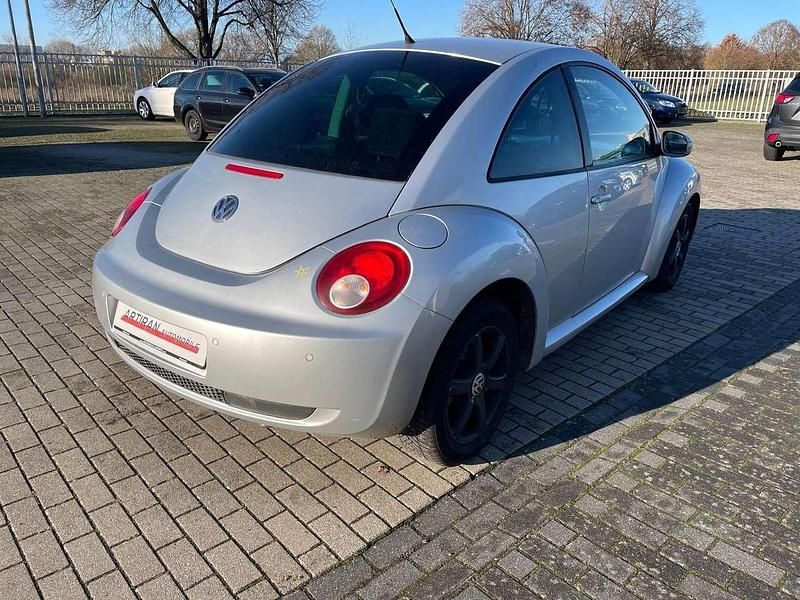 Gebraucht VW New Beetle 102 PS (75 kW) 2009 Reflexsilber metallic Kleinwagen