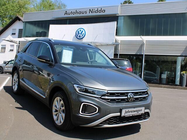 Gebraucht VW T-Roc 150 PS (110 kW) 2024 Grau SUV