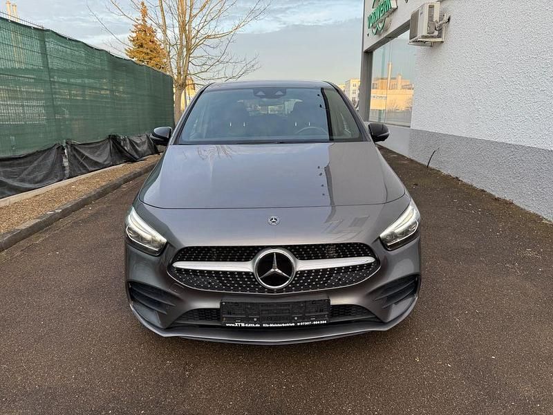 Gebraucht Mercedes B200 AMG 163 PS (119 kW) 2019 Grau Van / Kleinbus