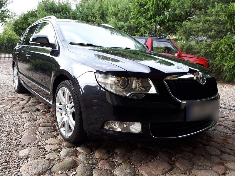 Gebraucht Skoda Superb Elegance 170 PS (125 kW) 2012 Schwarz Kombi