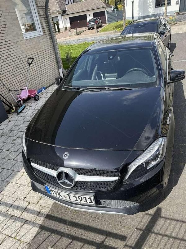 Gebraucht Mercedes A180 Style 122 PS (89 kW) 2017 Schwarz Kleinwagen