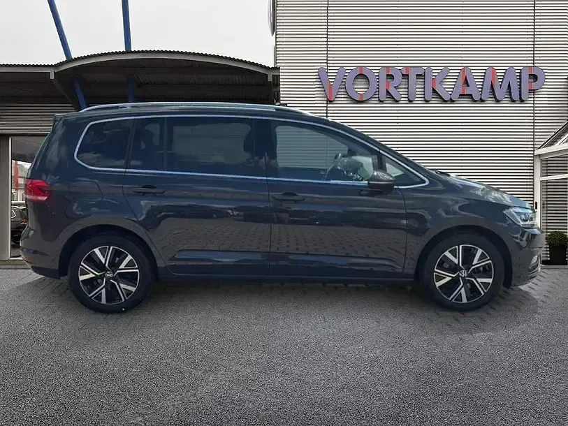 Gebraucht VW Touran Highline 150 PS (110 kW) 2022 Grau Van / Kleinbus