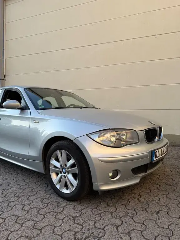 Gebraucht BMW 118 122 PS (89 kW) 2006 Silber Kleinwagen