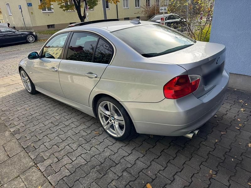Gebraucht BMW 330 258 PS (189 kW) 2007 Silber Limousine