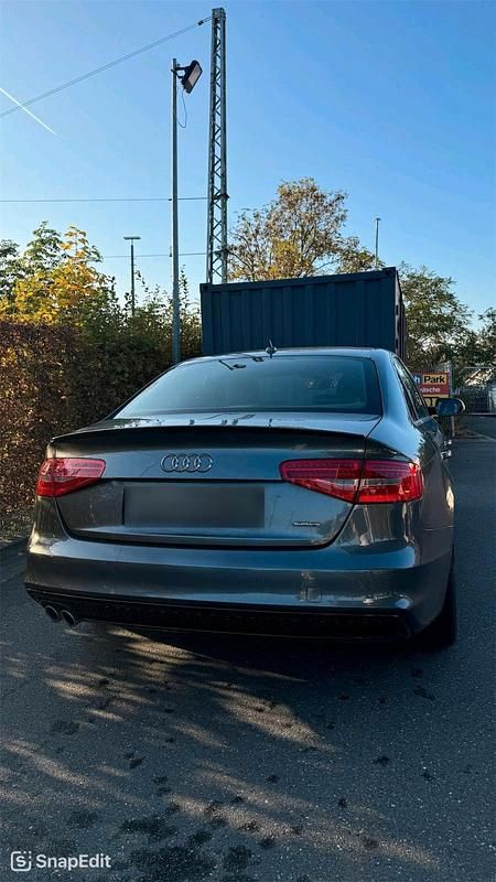 Używany Audi A4 S-Line 190 KM (139 kW) 2015 Szary Sedan/Limuzyna