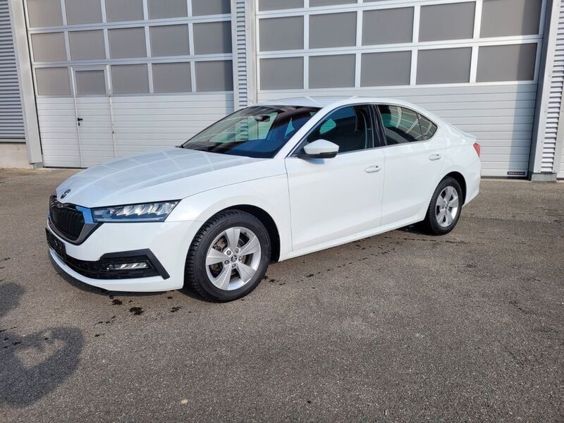 Weiß Gebraucht 2021 Skoda Octavia Ambition Limousine | 19.500 € (Superpreis) - Bild 1/4