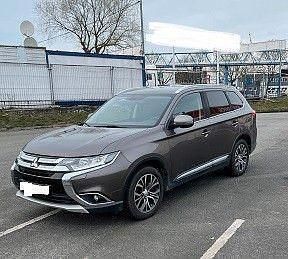 Braun Gebraucht 2017 Mitsubishi Outlander Diamant Edition SUV | 18.490 € (Fairer Preis) - Bild 1/4
