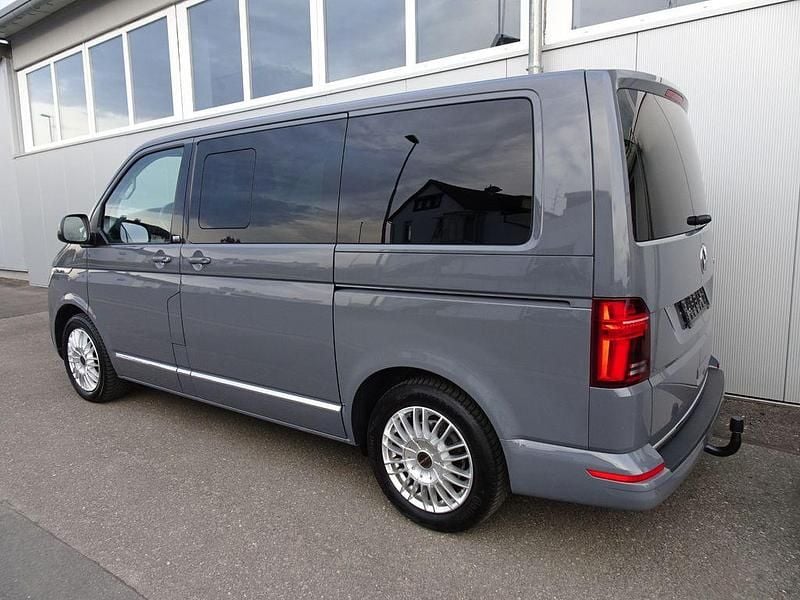 Gebraucht VW Multivan 150 PS (110 kW) 2022 Grau Van / Kleinbus