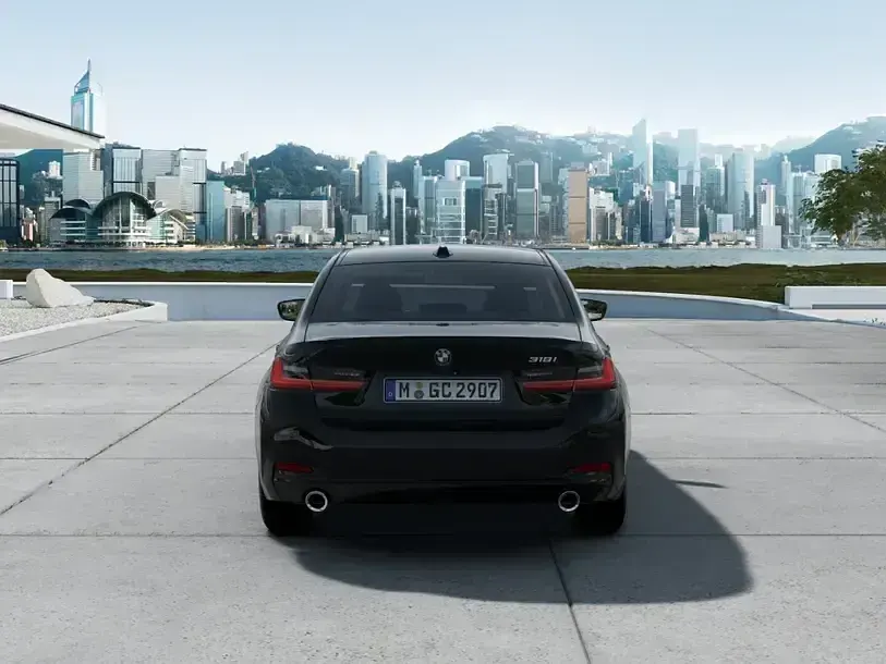 Gebraucht BMW 318 Comfort Edition 156 PS (114 kW) 2024 Black sapphire (schwarz) Limousine