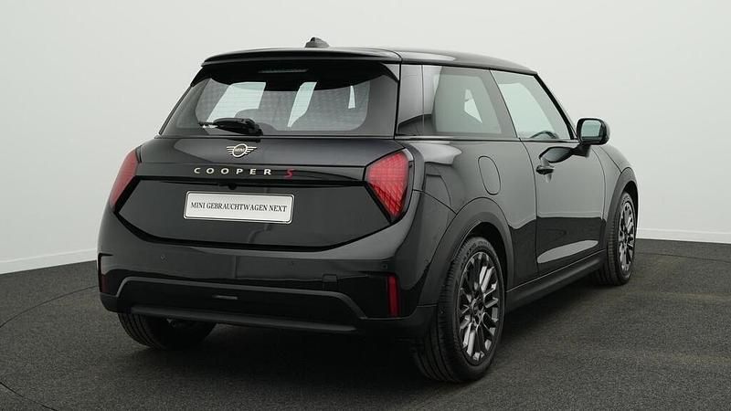 Gebraucht Mini Cooper S Favoured 204 PS (150 kW) 2025 Schwarz Kleinwagen