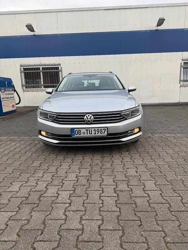 Silber Gebraucht 2018 VW Passat Kombi | 11.250 € (Superpreis) - Bild 1/4