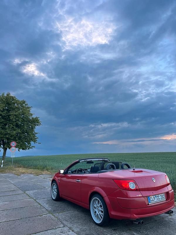 Rot Gebraucht 2006 Renault Mégane Cabriolet Cabrio | 3.000 € - Bild 1/4