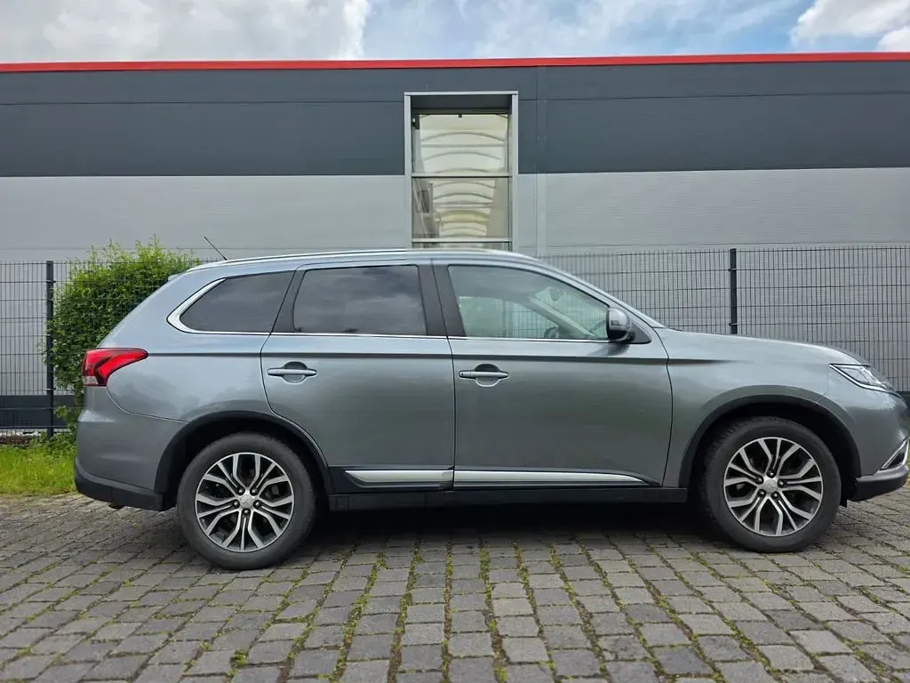 Używany Mitsubishi Outlander Plus 150 KM (110 kW) 2016 Szary SUV