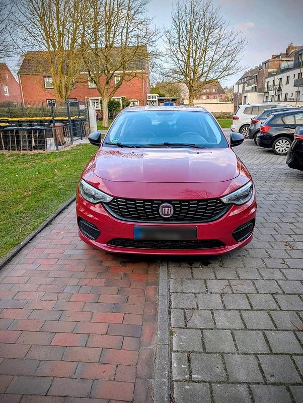 Gebraucht Fiat Tipo 95 PS (69 kW) 2017 Rot Limousine