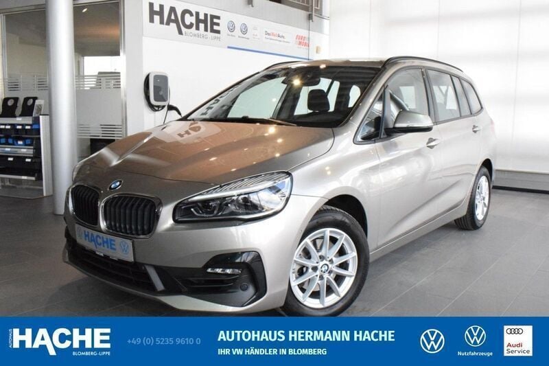 Polsterfarbe: schwarz Gebraucht 2022 BMW 216 Gran Tourer Advantage Van / Kleinbus | 19.544 € (Fairer Preis) - Bild 1/4