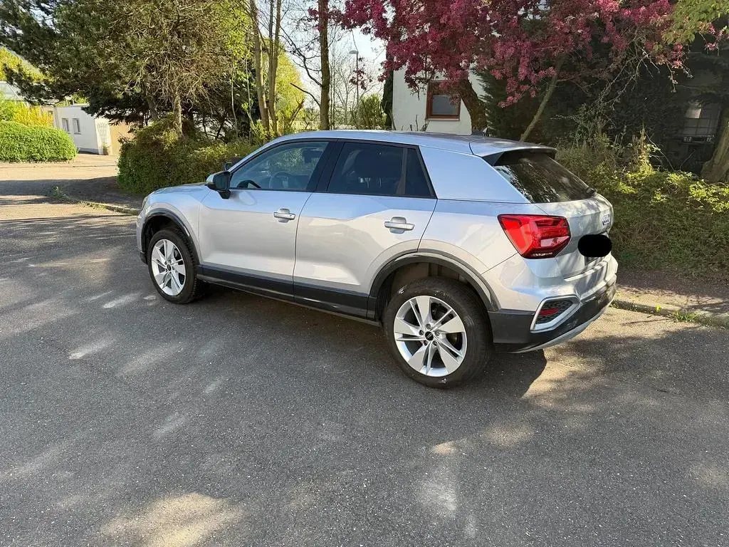 Gebraucht Audi Q2 Advanced 116 PS (85 kW) 2023 Silber SUV