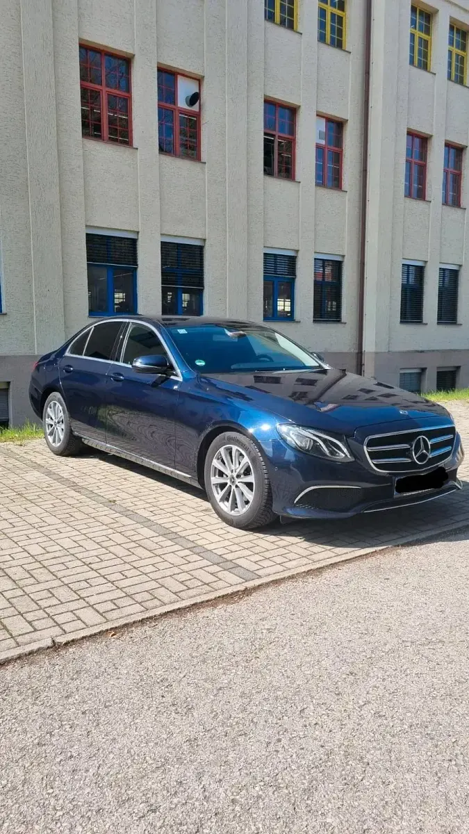 Gebraucht Mercedes E200 150 PS (110 kW) 2018 Blau Limousine
