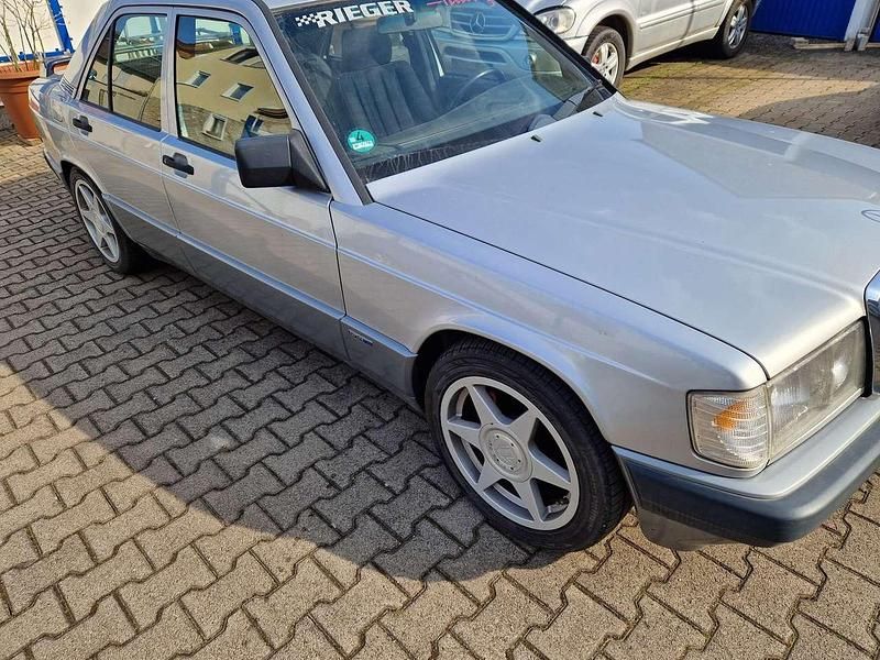 Gebraucht Mercedes 190 Sportline 109 PS (80 kW) 1991 Silber Limousine