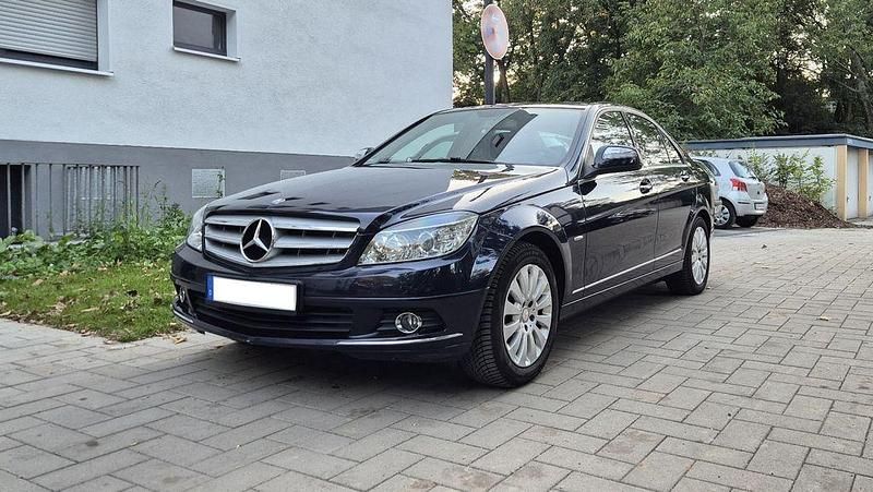 Violett Gebraucht 2007 Mercedes C200 Avantgarde Limousine | 7.950 € (Fairer Preis) - Bild 1/4