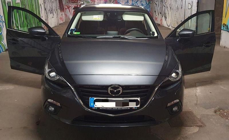 Grau Gebraucht 2016 Mazda 3 Nakama Limousine | 14.800 € (Fairer Preis) - Bild 1/4