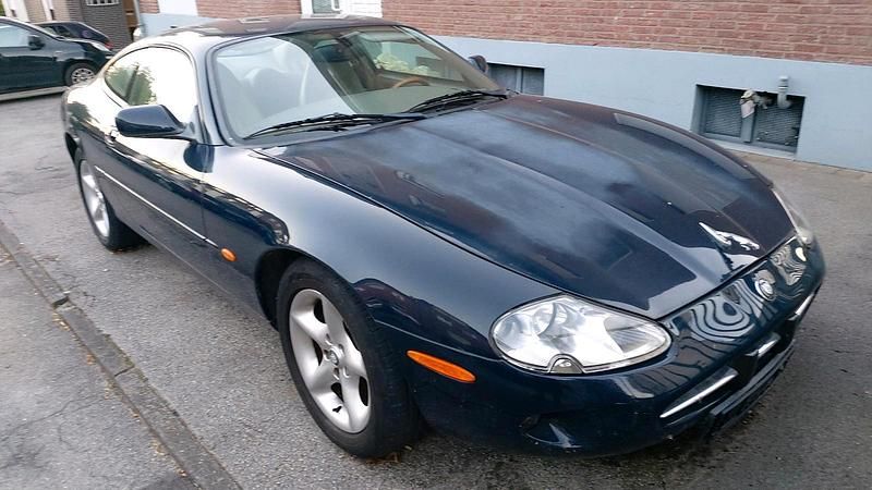 Blau Gebraucht 2001 Jaguar XK8 Coupé | 7.300 € - Bild 1/4