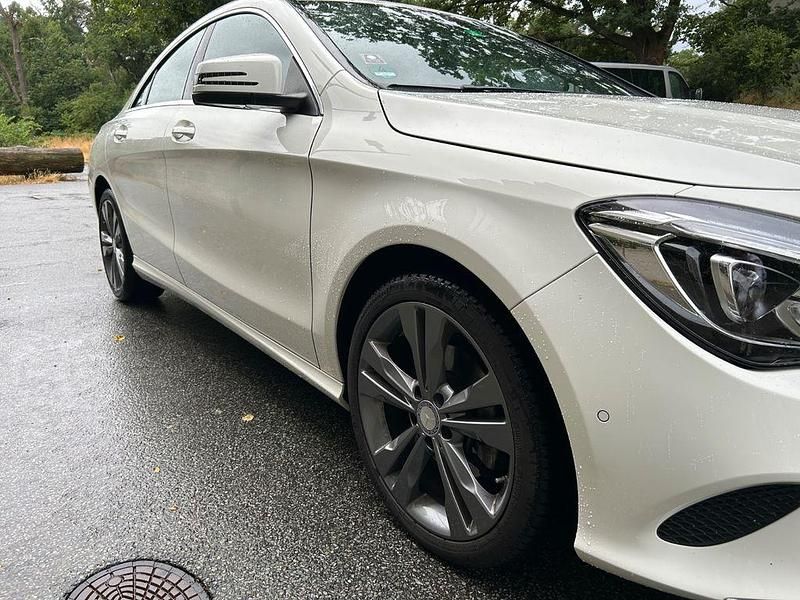 Gebraucht Mercedes CLA180 122 PS (89 kW) 2016 Weiß Limousine