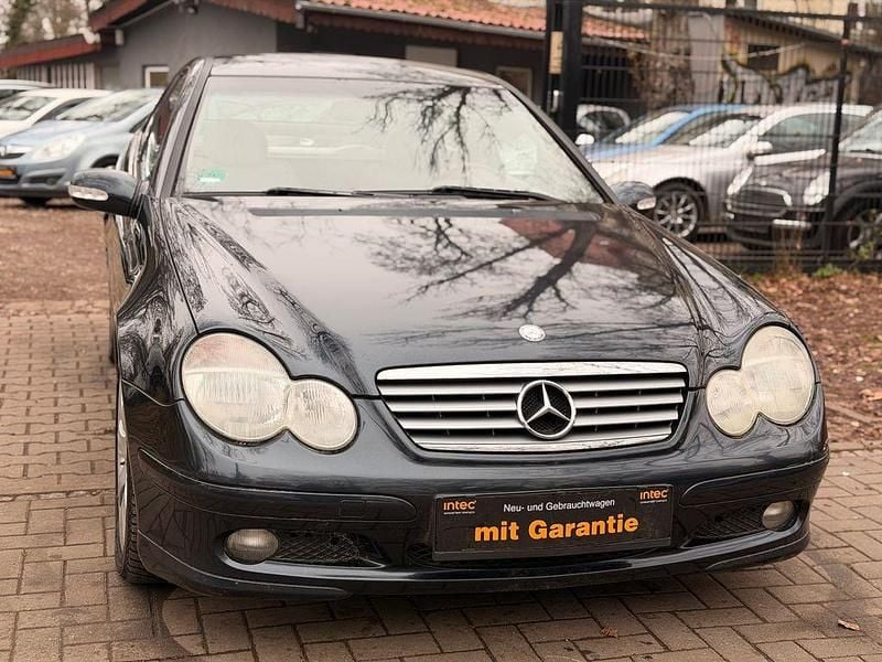 Gebraucht Mercedes C180 143 PS (105 kW) 2004 Blau Coupé
