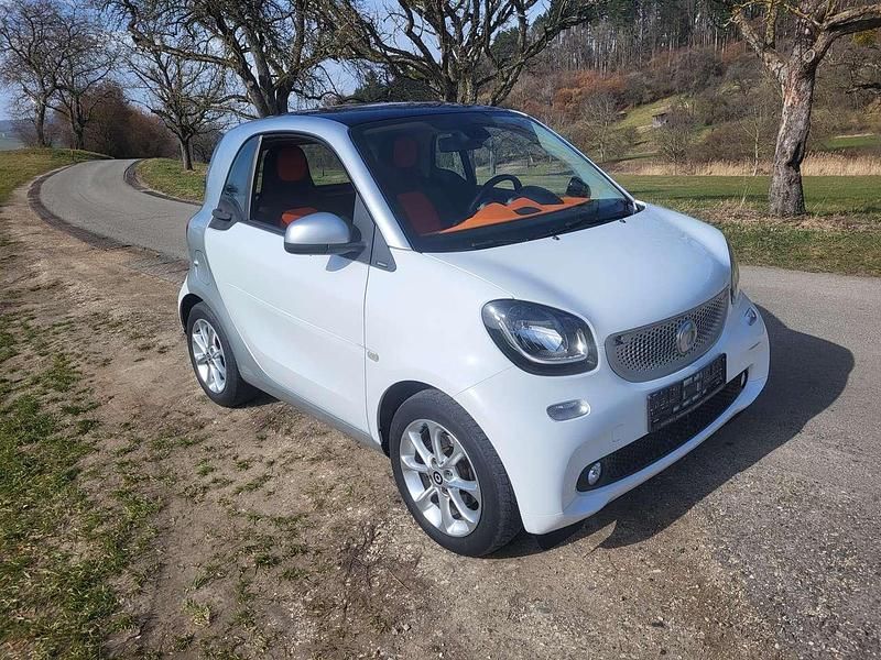 Weiß Gebraucht 2015 Smart ForTwo Coupé Basis Coupé | 7.999 € (Guter Preis) - Bild 1/4