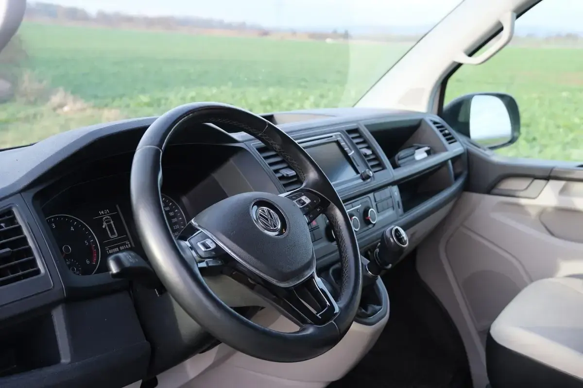Second-hand VW Transporter 150 CP (110 kW) 2018 Alb Van
