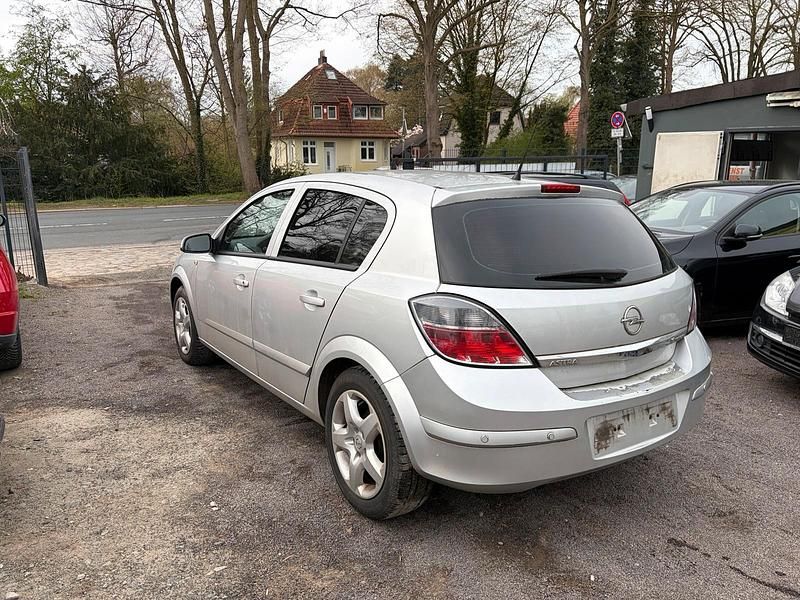 Gebraucht Opel Astra 105 PS (77 kW) 2007 Grau Limousine