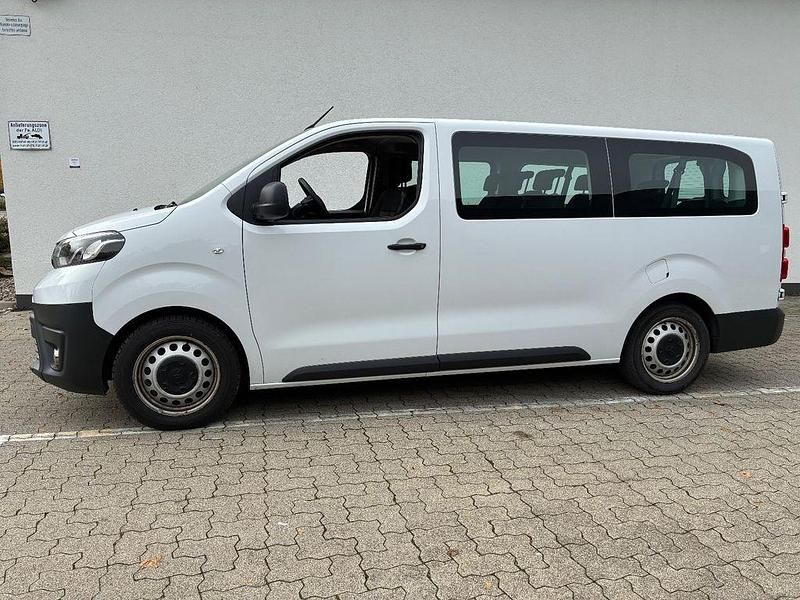 Gebraucht Toyota Proace 144 PS (105 kW) 2023 Weiß Van / Kleinbus