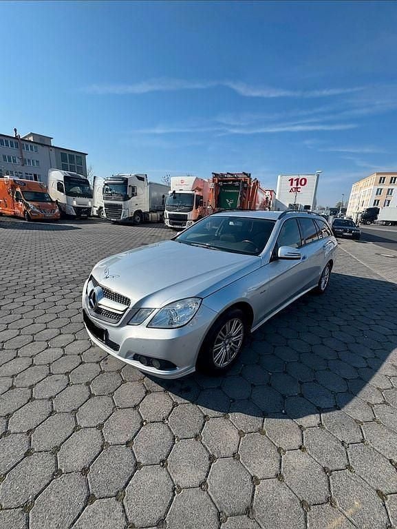 Gebraucht Mercedes E200 136 PS (100 kW) 2010 Silber Kombi