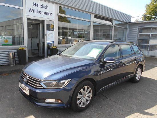 Blau Gebraucht 2016 VW Passat Trendline Kombi | 9.899 € (Fairer Preis) - Bild 1/4