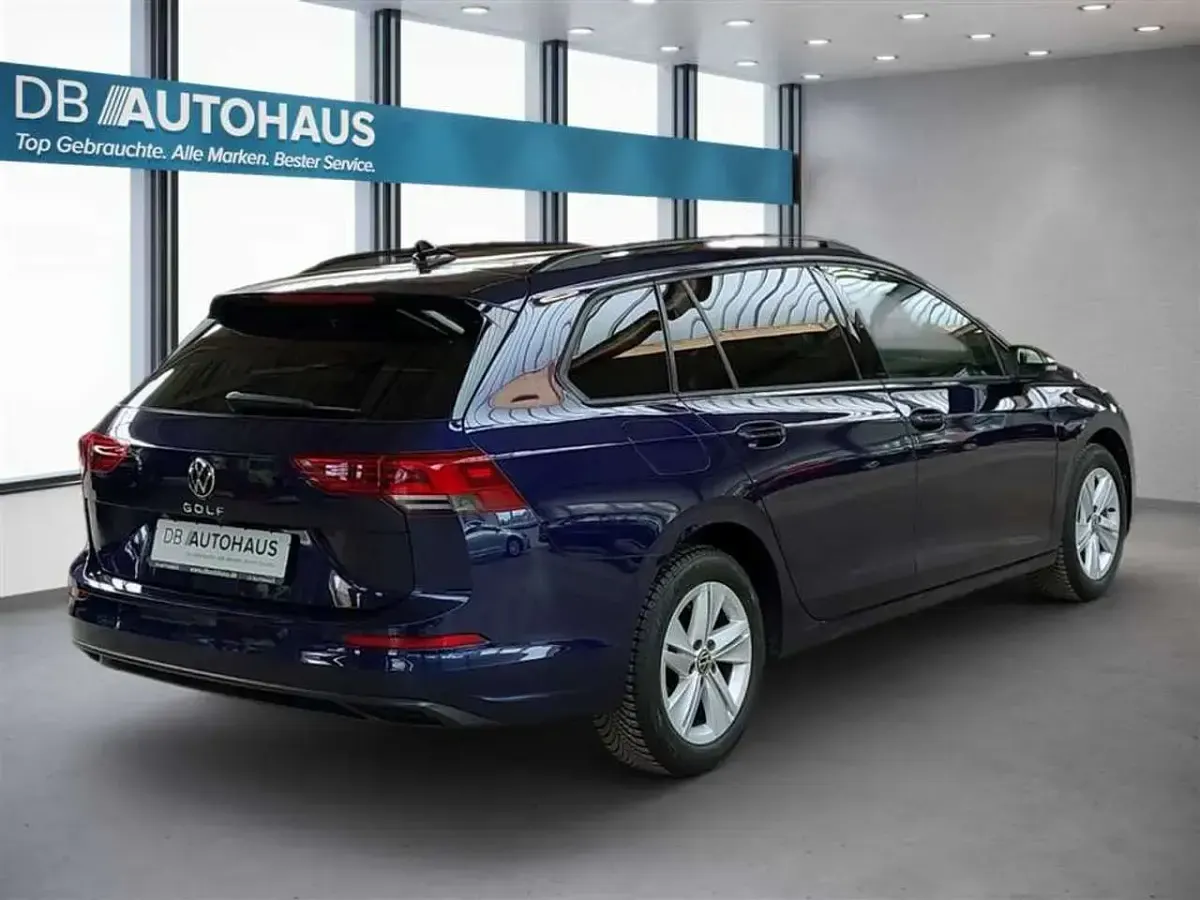 Gebraucht VW Golf VIII Life 110 PS (80 kW) 2023 Blau Kombi