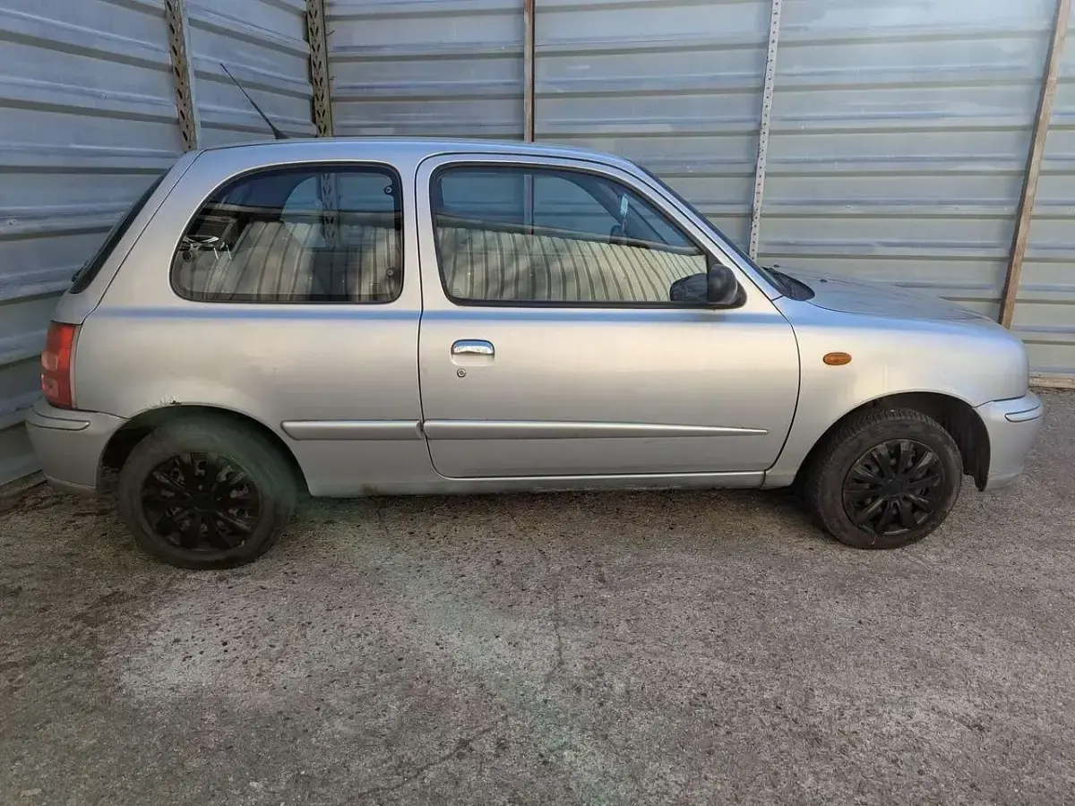 Gebraucht Nissan Micra 60 PS (44 kW) 2000 Silber Kleinwagen