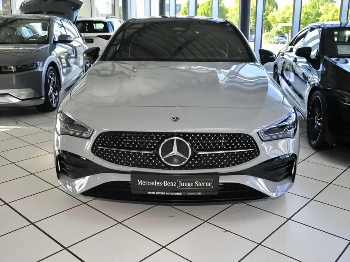 Gebraucht Mercedes CLA200 Shooting Brake Advanced Plus 163 PS (119 kW) 2025 Grau Kombi