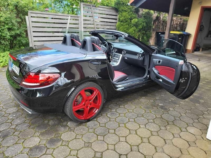 Schwarz Gebraucht 2016 Mercedes SLC300 Cabrio | 25.400 € (Fairer Preis) - Bild 1/4