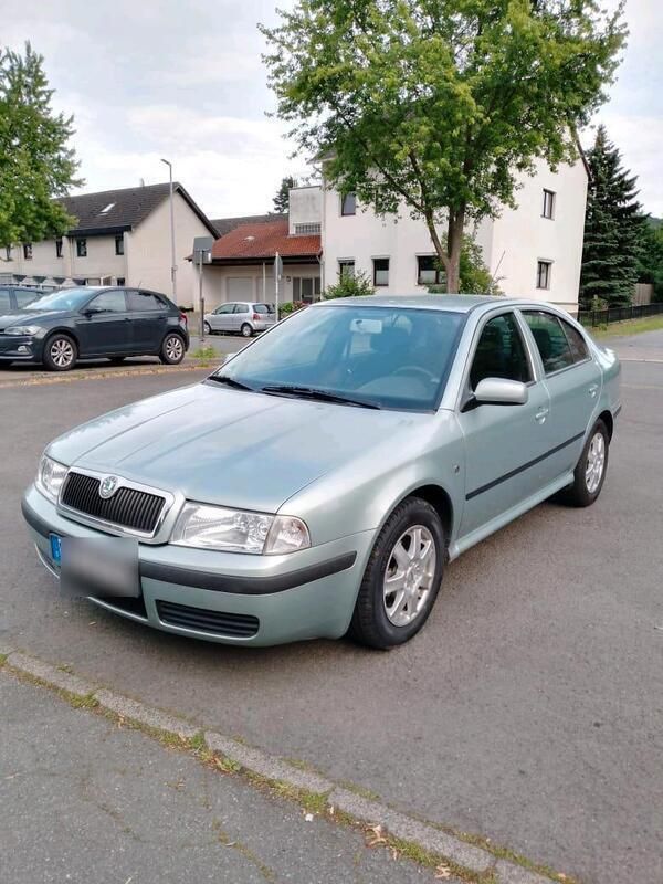 Grün Gebraucht 2009 Skoda Octavia Limousine | 1.900 € (Superpreis) - Bild 1/4