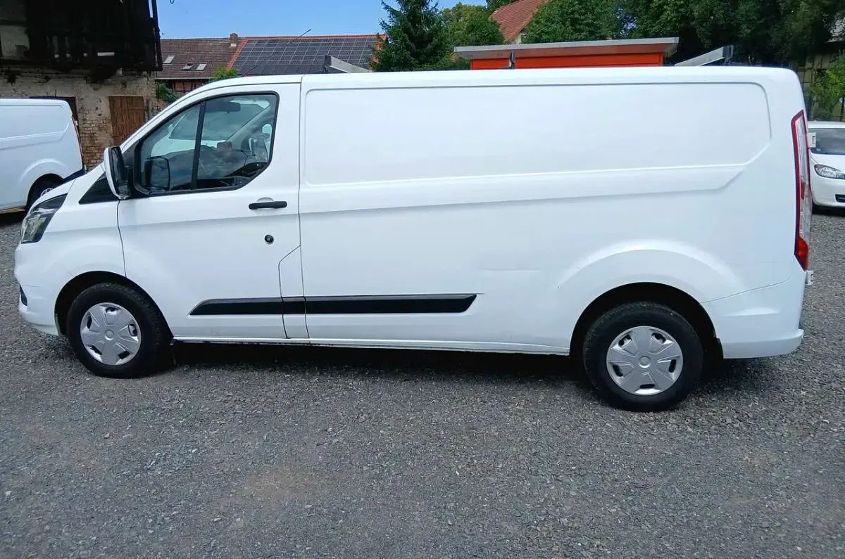 Gebraucht Ford 300 Trend 131 PS (96 kW) 2020 Frostweiß Van / Kleinbus